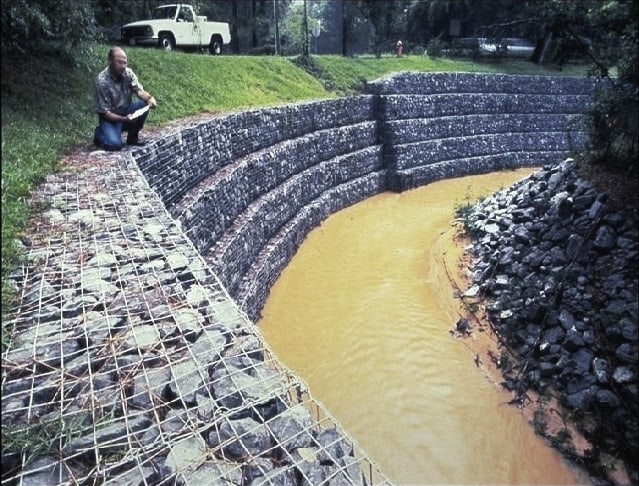 Quanto custa construir muro de pedra? Preços [2023] - Habitissimo