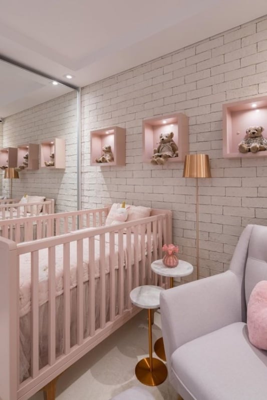quarto de bebê com berço americano rosa