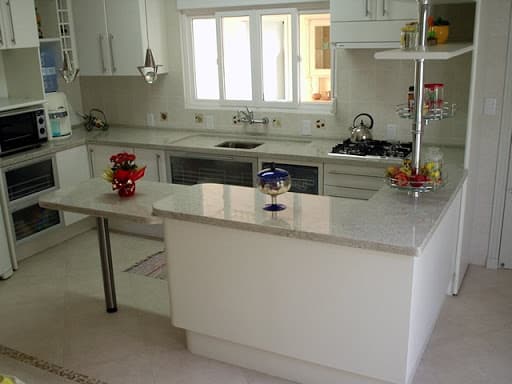 cozinha decorada com granito branco Itaúnas