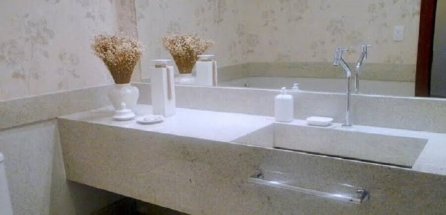 granito branco Itaúnas no banheiro