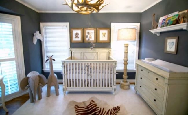 quarto de bebê safari parede azul