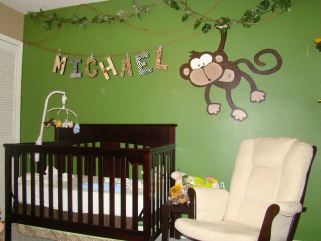 quarto de bebê safari parede verde