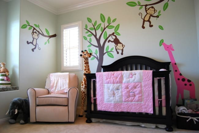 quarto de bebê safari rosa para meninas