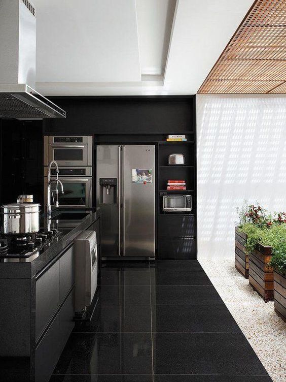 cozinha com piso de granito preto