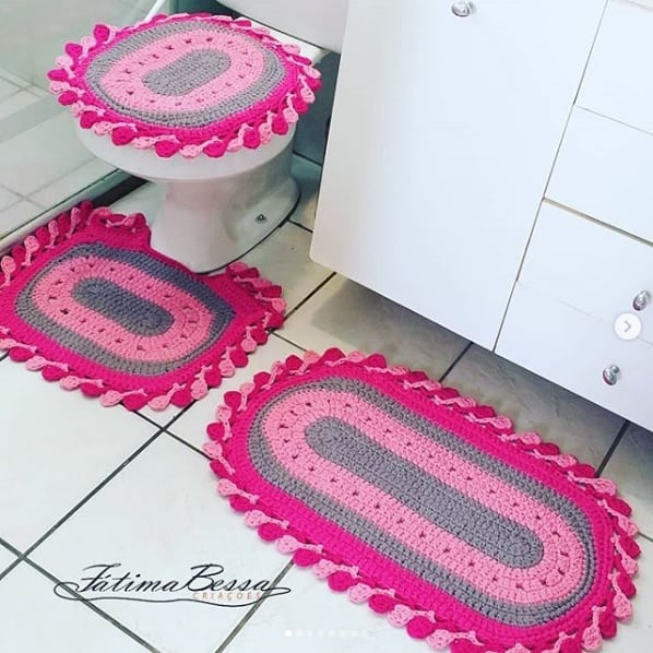conjunto de tapetes rosa para banheiro