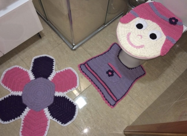 conjunto de tapetes de crochê para banheiro infantil