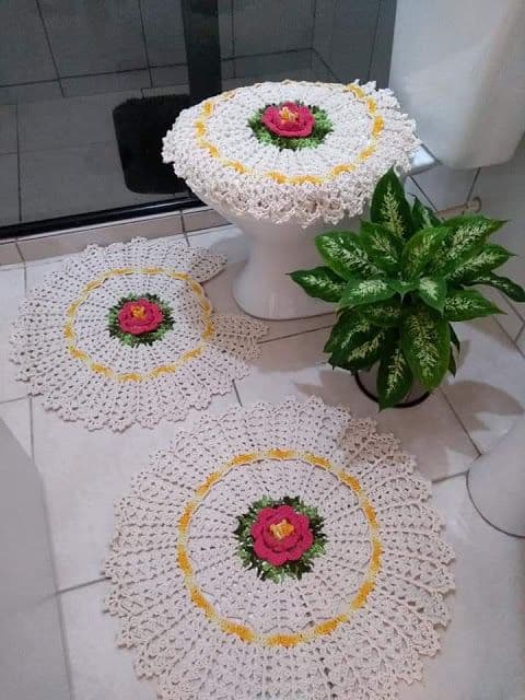 tapete de banheiro redondo de crochê com flor