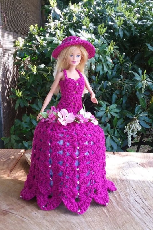 Porta papel higiênico com Barbie em vestido rosa28