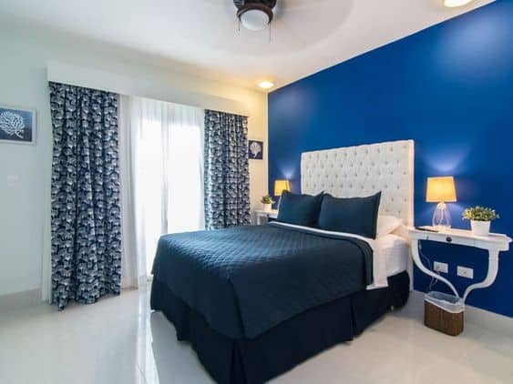 quarto com decoração em tons de azul