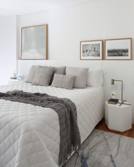 quarto clean e moderno com decoração em branco e cinza