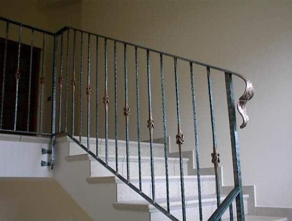 Balaústre de ferro em escada