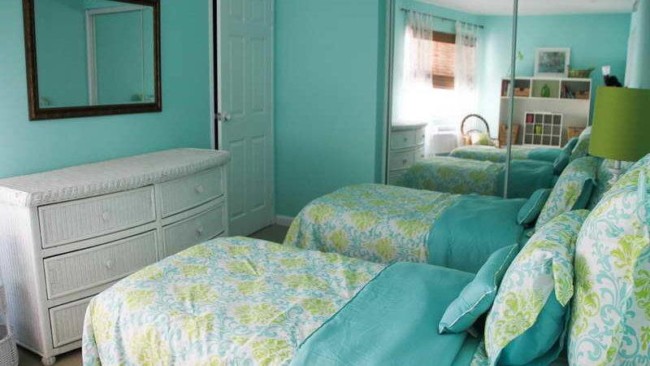 Decoração com parede azul tiffany em quarto pequeno37