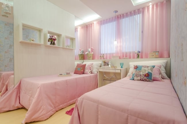 quarto de solteiro com cortina rosa bebê de voal