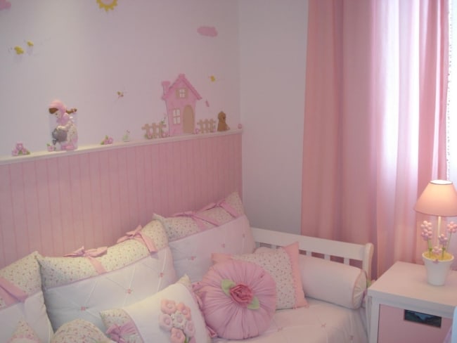 decoração de quarto infantil com cortina rosa bebê