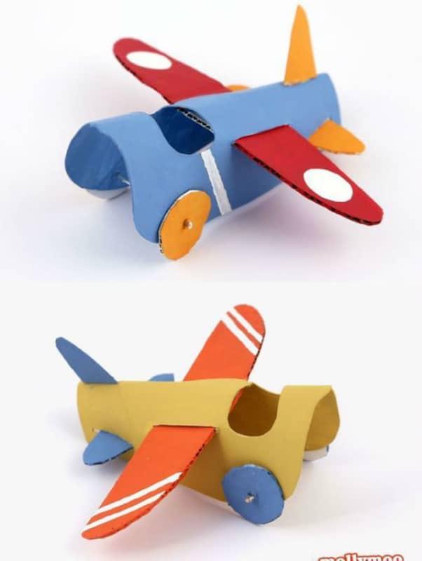 Um avião totalmente feito de rolinhos