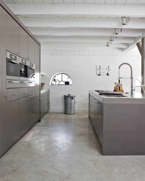 cozinha com piso de concreto polido