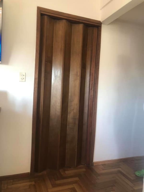 porta de madeira sanfonada
