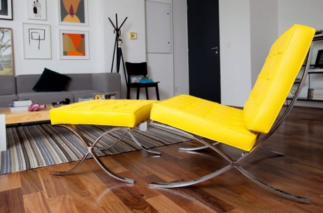 Modelo de cadeira amarela para decoracao do local