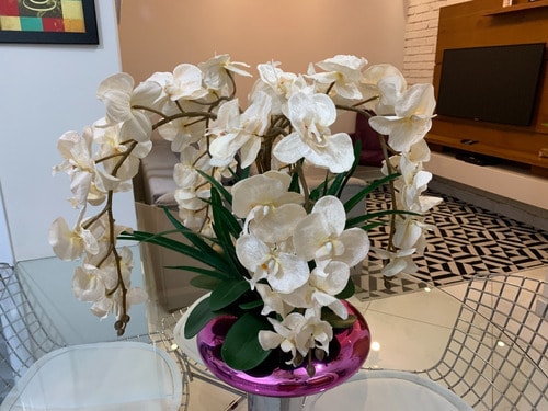 centro de mesa com flores de orquidea