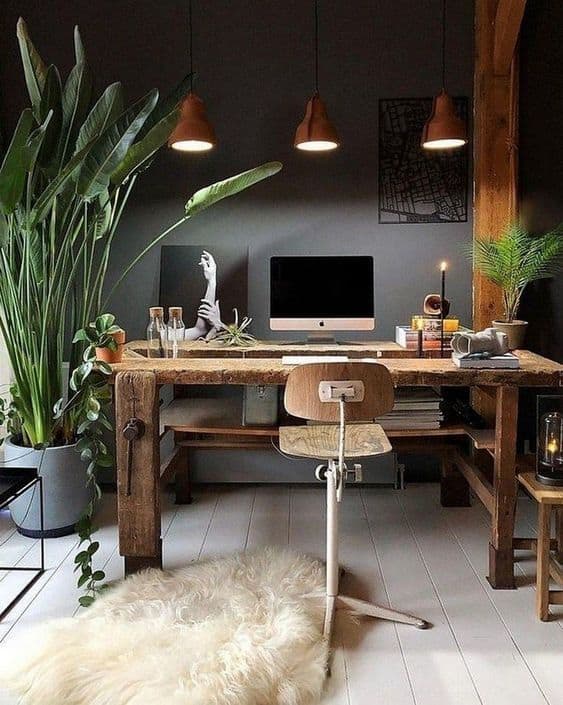 home office com escrivaninha industrial de madeira