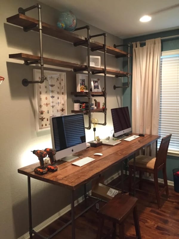decoracao de home office industrial com escrivaninha de madeira