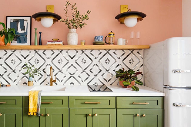 cozinha decorada em cor pessego e verde