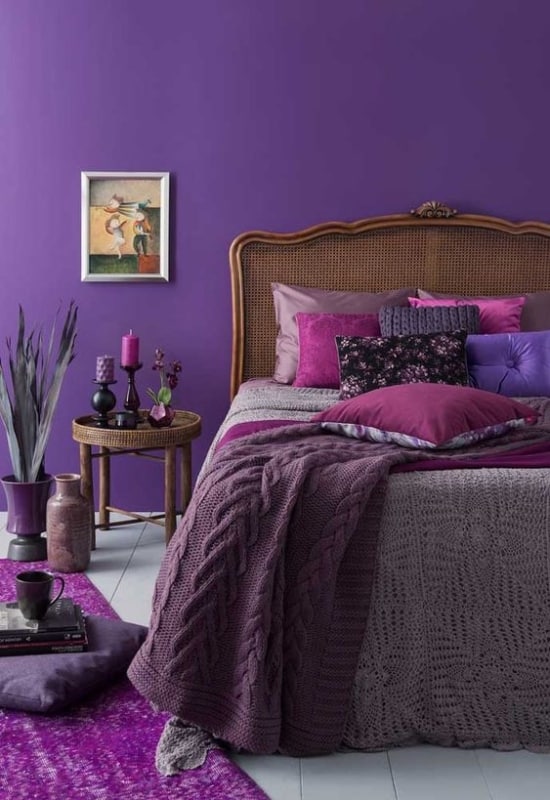 quarto cor violeta