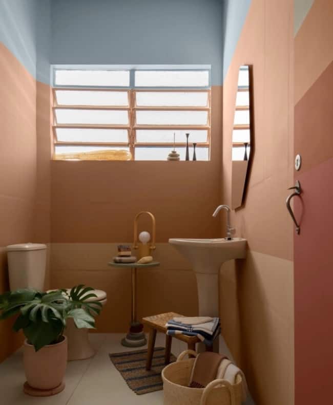 banheiro reformado com cor pessego