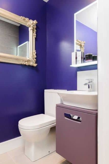 lavabo com parede cor violeta