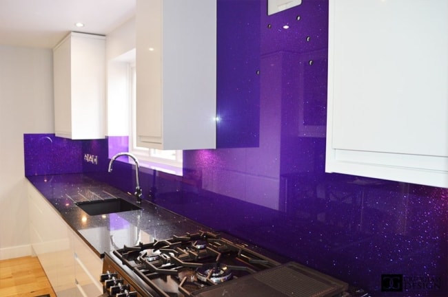 cozinha com frontao cor violeta
