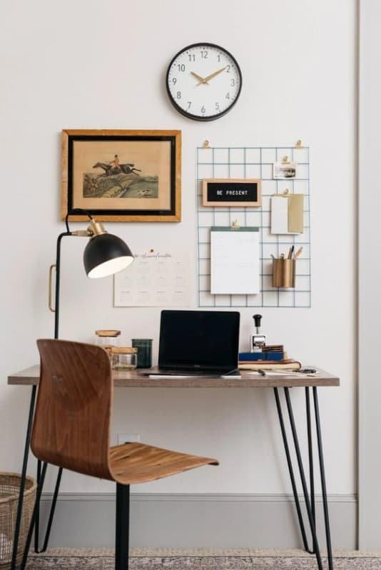 home office com escrivaninha pequena industrial
