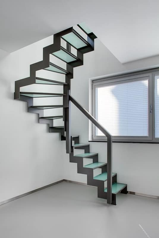 escada leque moderna em ferro com vidro
