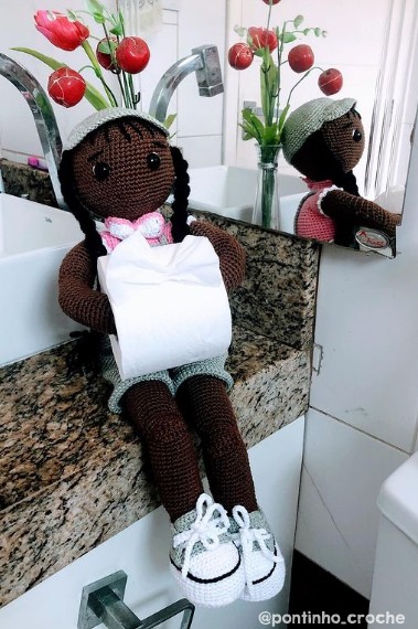 boneca de croche porta papel higienico
