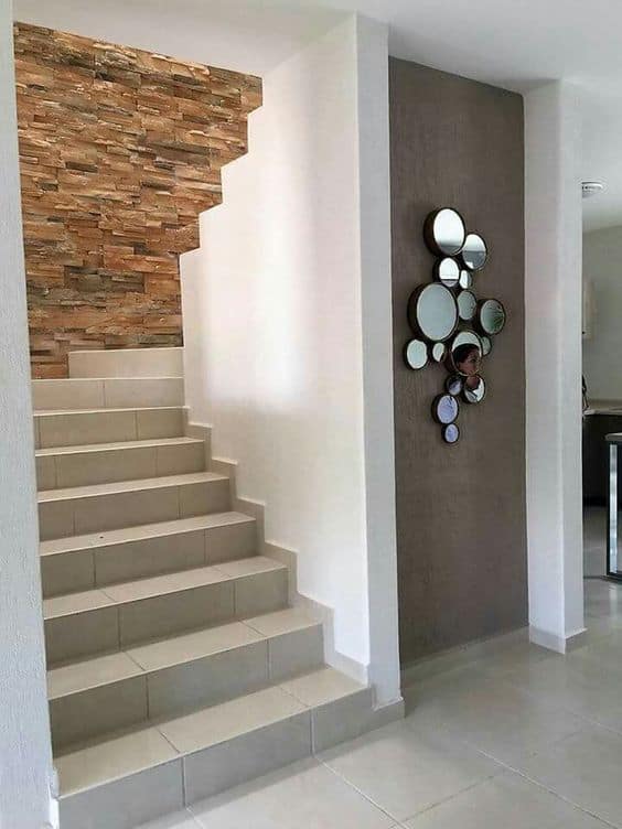 escada leque com revestimento de piso ceramico