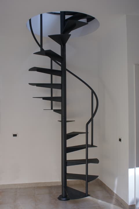 escada de ferro caracol