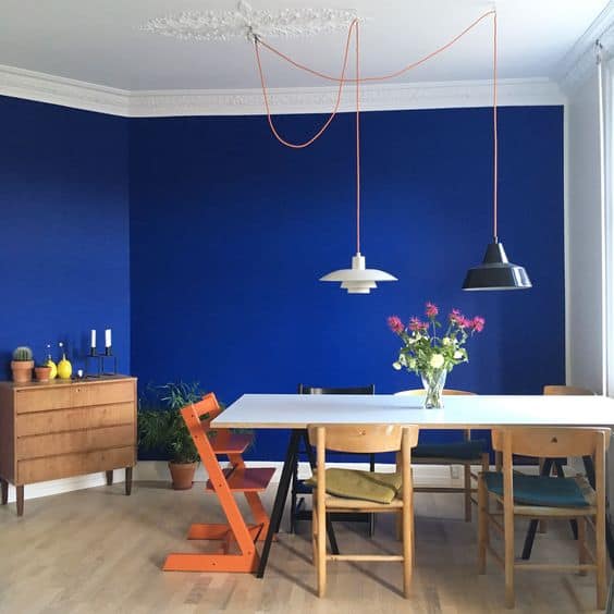 12 sala de jantar com parede azul anil