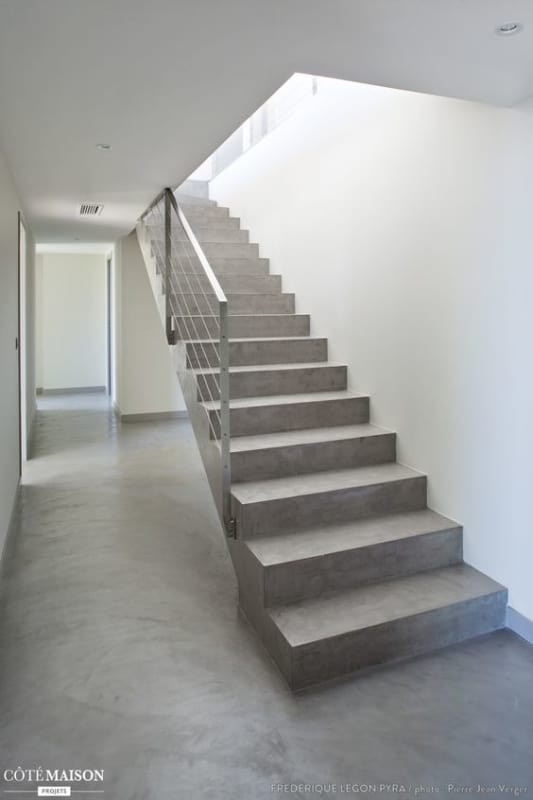 14 escada reta de concreto com guarda corpo