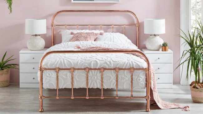 17 quarto com cama de ferro rose gold
