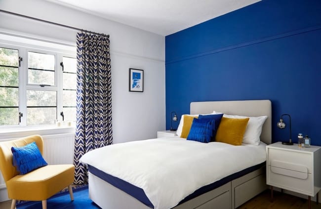20 decoracao de quarto com parede azul anil