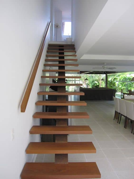 24 escada de madeira reta com viga central