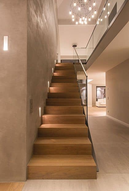 28 projeto moderno com escada de madeira reta
