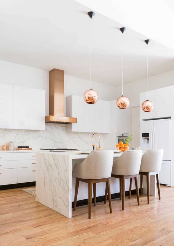 32 cozinha moderna com elementos rose gold