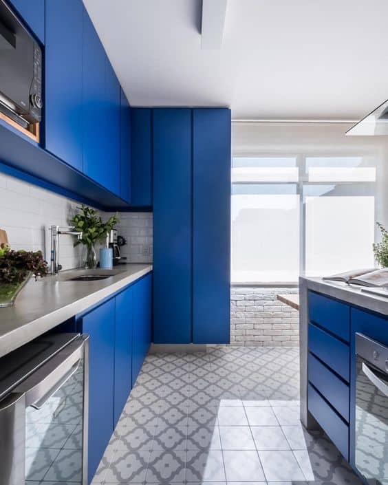 38 cozinha com armarios azul anil