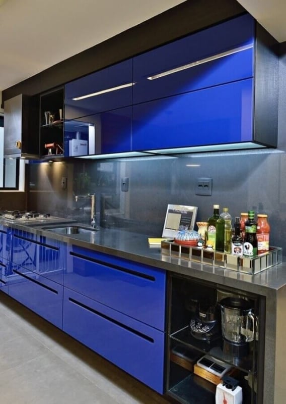 40 cozinha moderna com armarios em azul anil