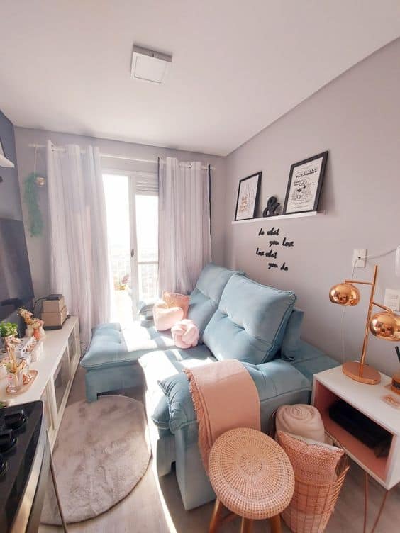 15 sala pequena com sofa azul pastel