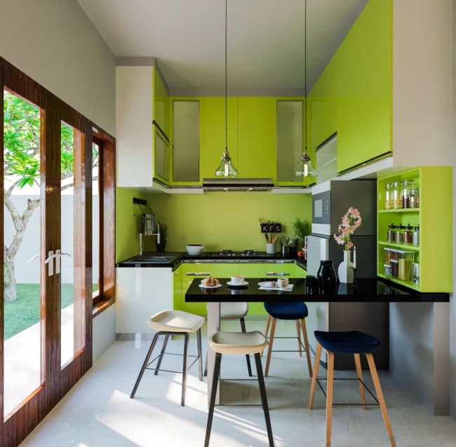 36 cozinha pequena com elementos em verde limao