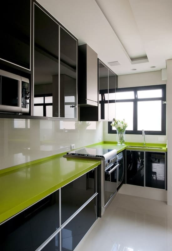 43 cozinha com bancada em verde limao