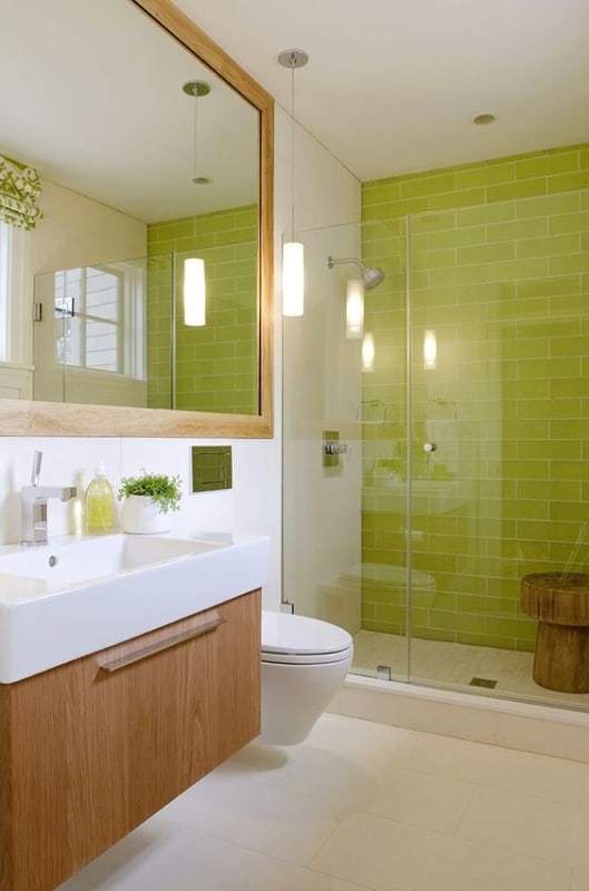 45 banheiro moderno com revestimento verde limao