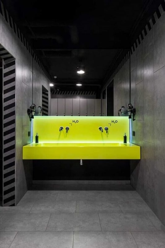 50 banheiro moderno com bancada em verde limao