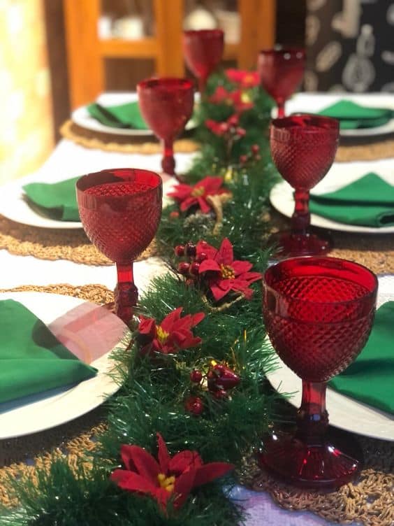 21 arranjo de mesa natalino simples com festao